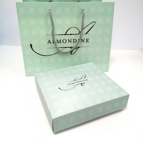 Almondine box and bag