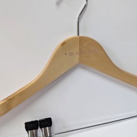 Mamu hanger with clips
