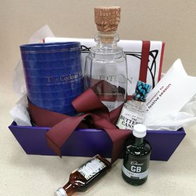 Tray for hampers