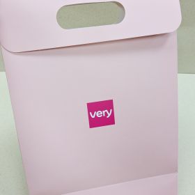 Very die-cut handles + flap